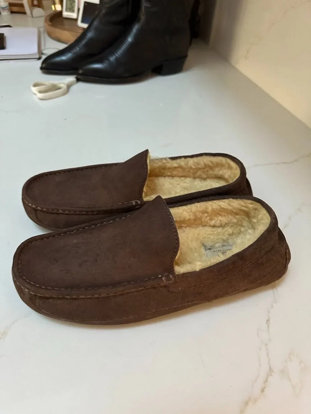 UGG Ascott Slippers, brown suede, size 11